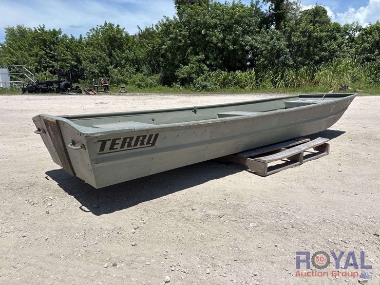 terry-12ft-aluminum-jonboat-image-3