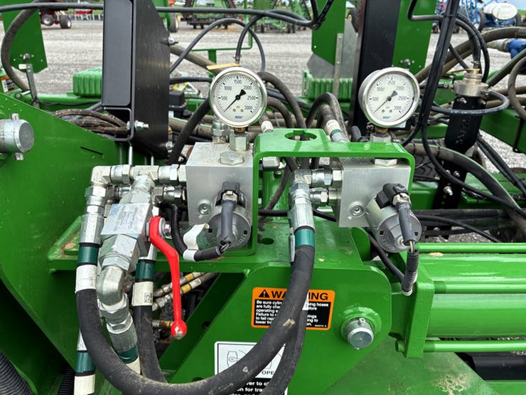 2023-john-deere-2510h-image-21