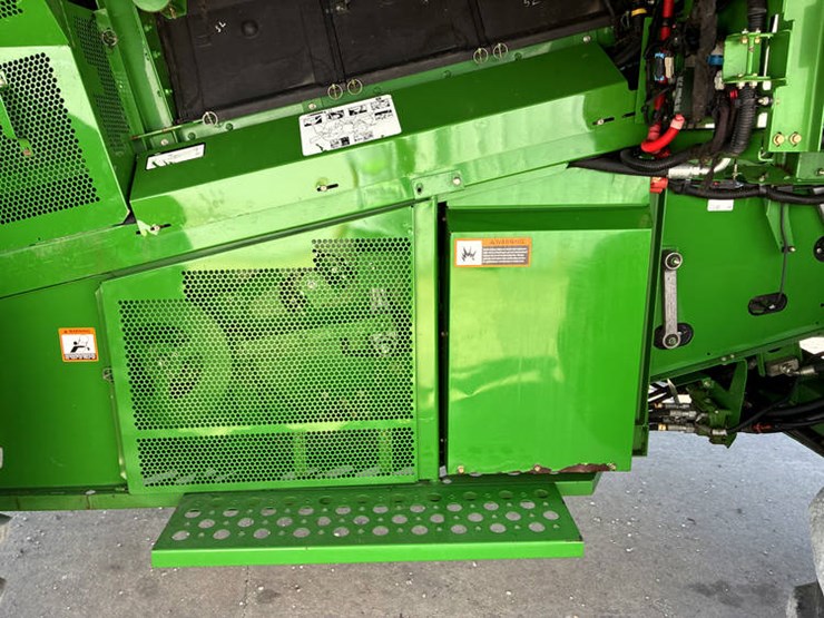 2013-john-deere-s690-image-54