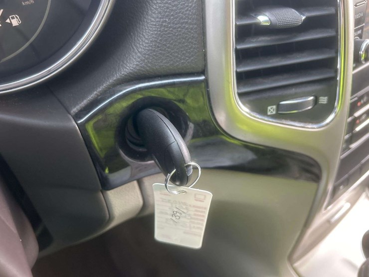 2011-jeep-grand-cherokee-laredo-image-30