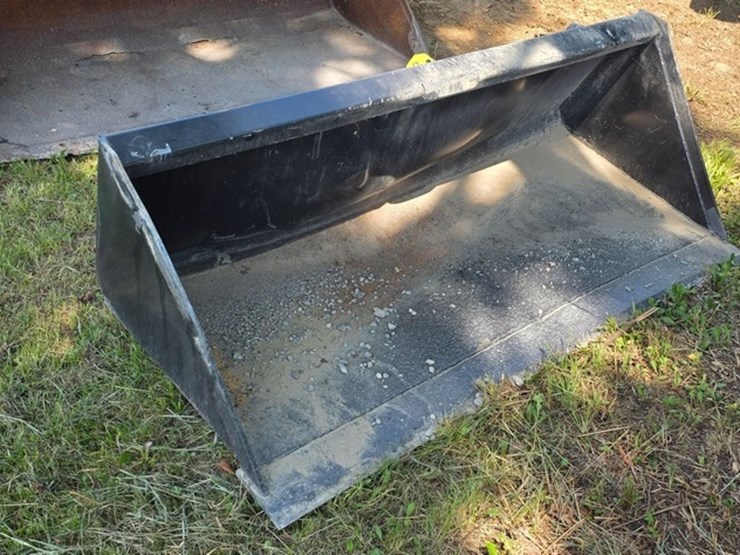 swict-66"-skidloader-bucket-image-3
