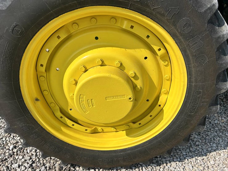 2012-john-deere-8285r-image-41