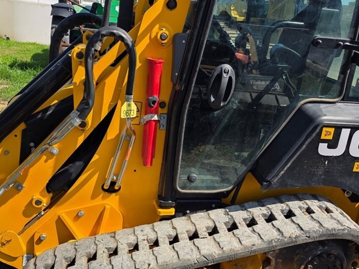 2021-jcb-1cxt-image-12