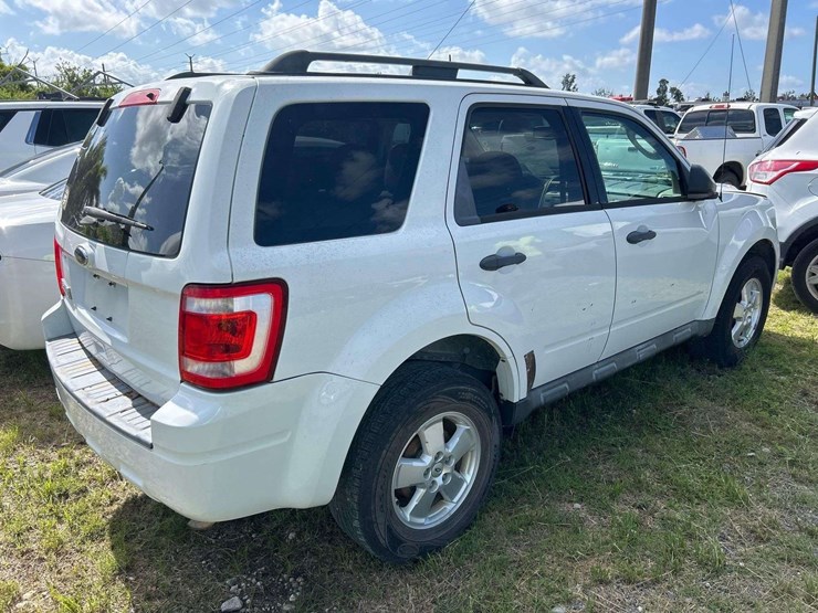 2012-ford-escape-image-3