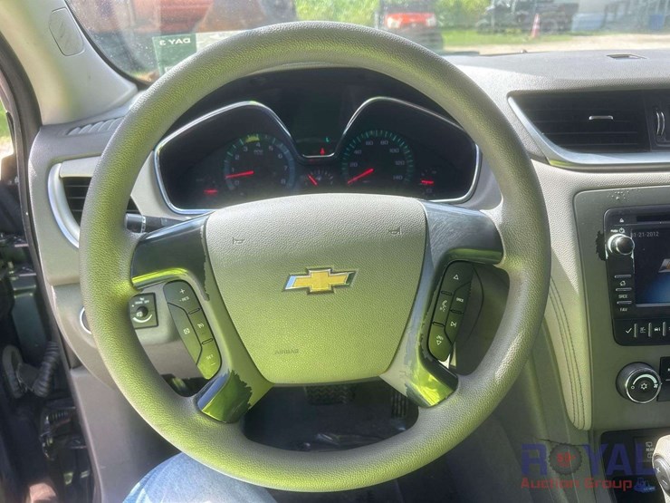 2013-chevrolet-traverse-ls-image-14