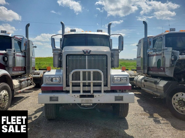 2015-western-star-4900-image-1