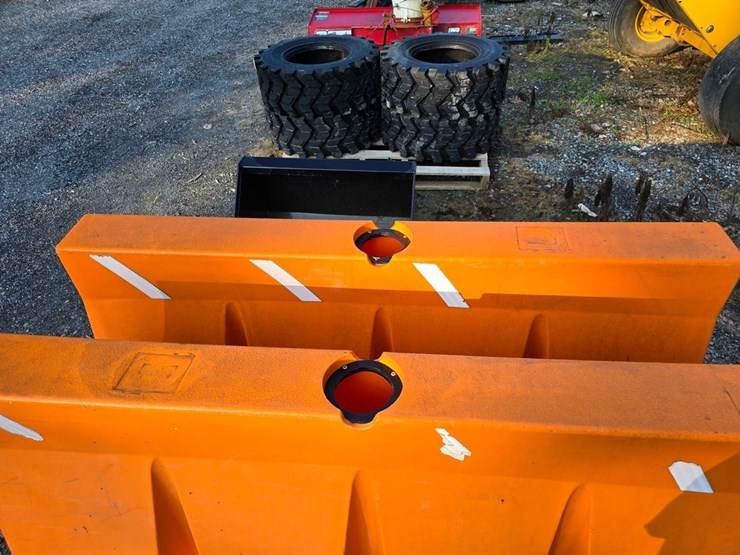 2-6'orange-plastic-barriers-image-5