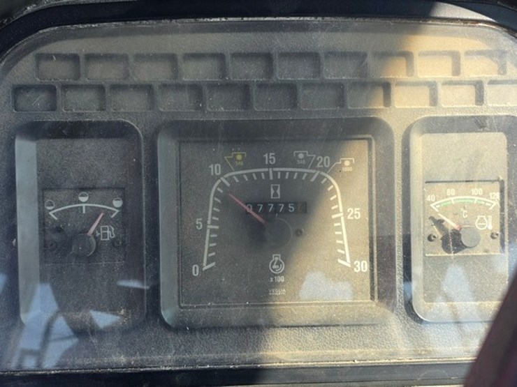 new-holland-ts100-image-64