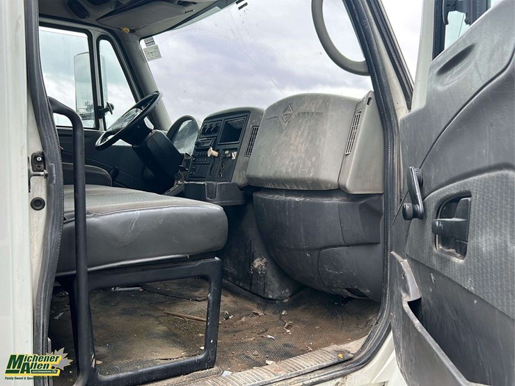 2010-international-durastar-4300-image-17