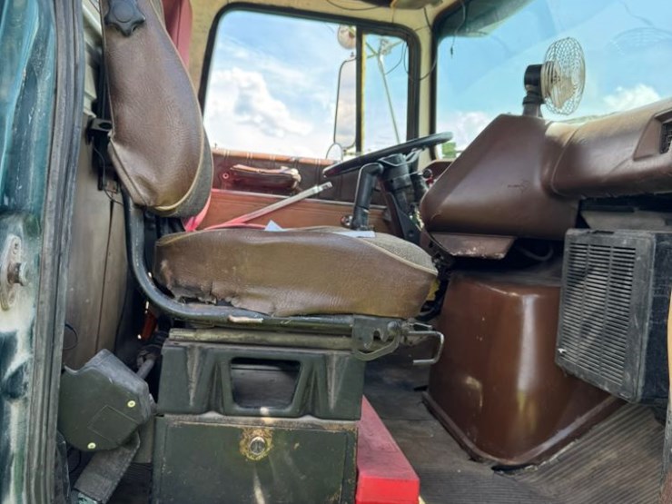 1984-ford-ltl9000-image-8