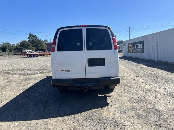2015-chevrolet-express-3500-image-5
