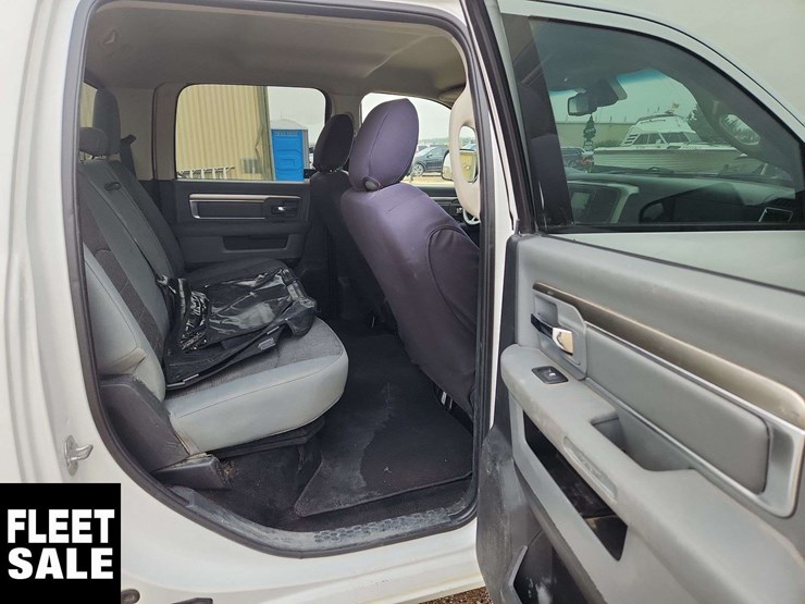 2015-ram-3500-slt-image-15