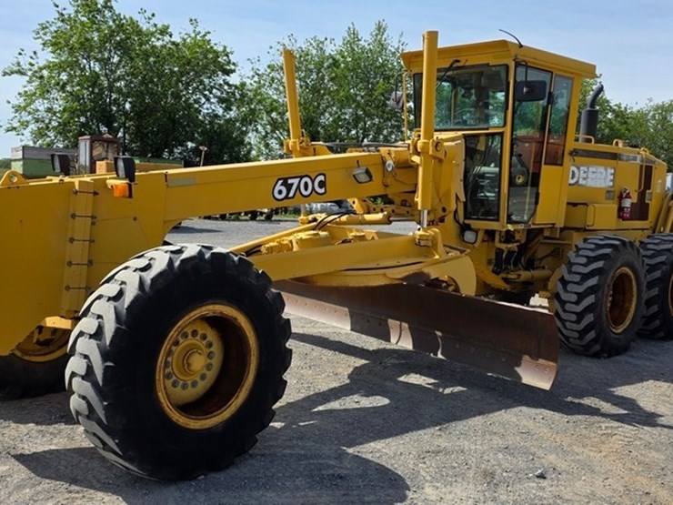 2001-deere-670c-image-1