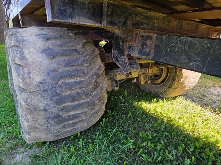 tandem-axle-silage-cart-image-10