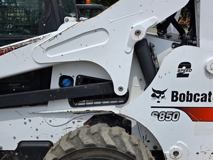 2020-bobcat-s850-image-24