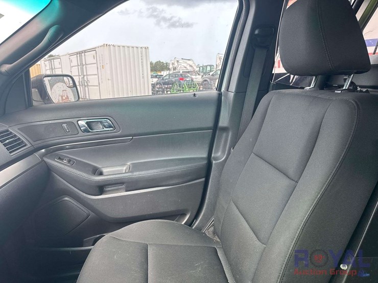 2015-ford-explorer-image-17