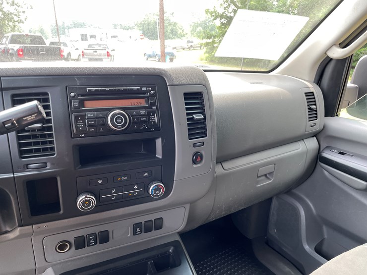 2013-nissan-nv2500-image-59