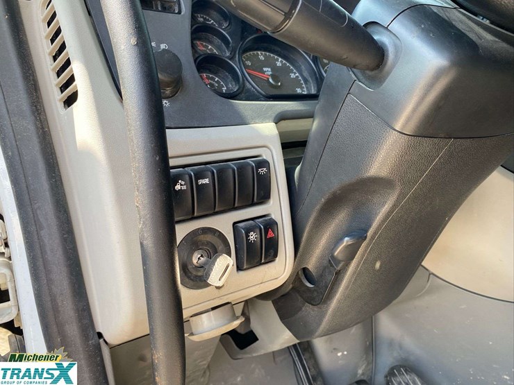 2019-peterbilt-579-image-48