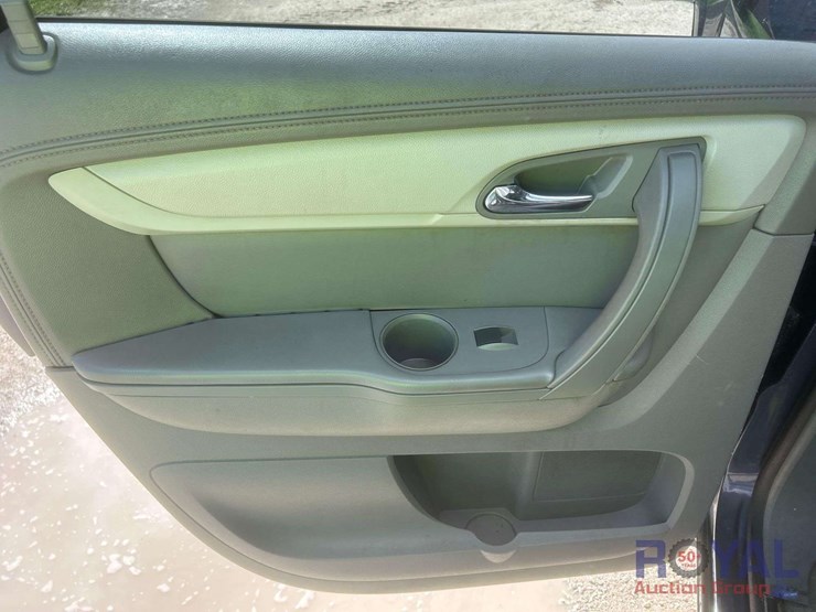2013-chevrolet-traverse-ls-image-22