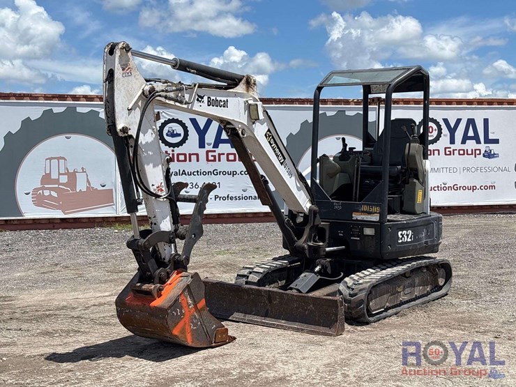 2017-bobcat-e32i-image-1
