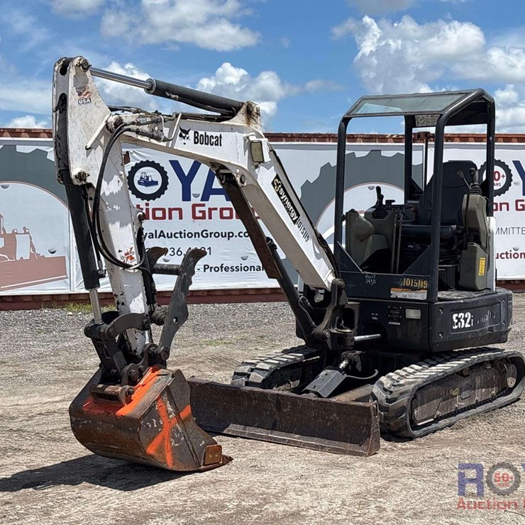 2017 BOBCAT E32i