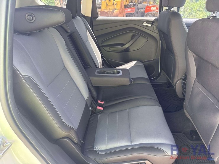 2016-ford-escape-se-image-24