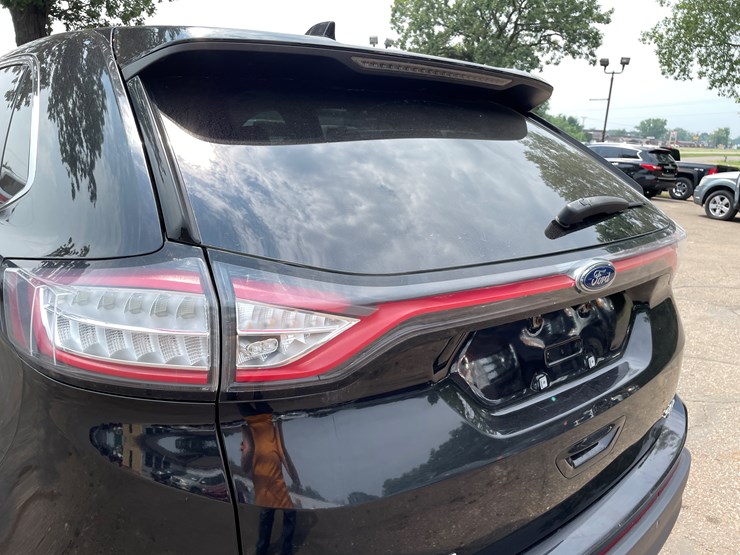 2016-ford-edge-sel-image-25