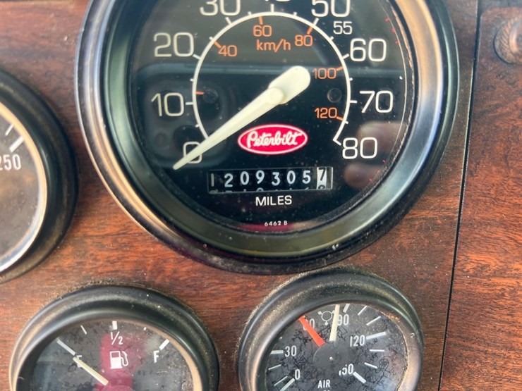 1996-peterbilt-379-image-33