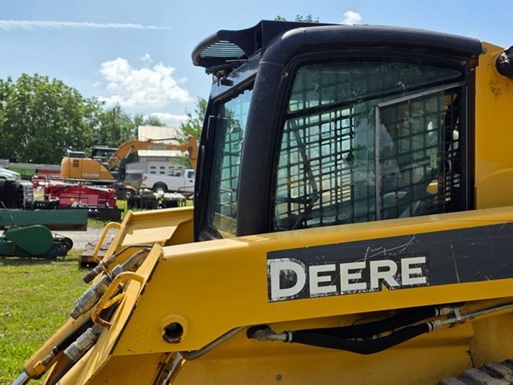 2007-deere-ct332-image-27