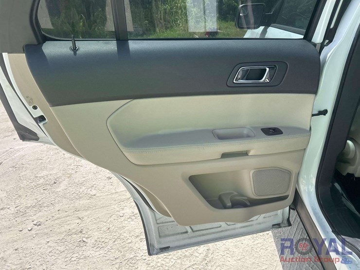 2015-ford-explorer-image-17