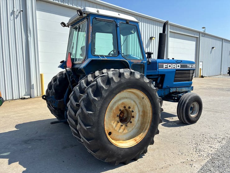 ford-tw25-image-5