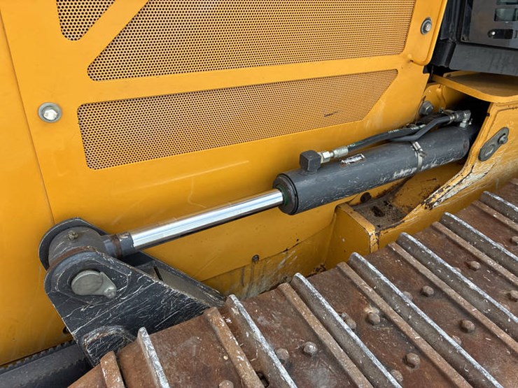 2022-john-deere-450-image-24