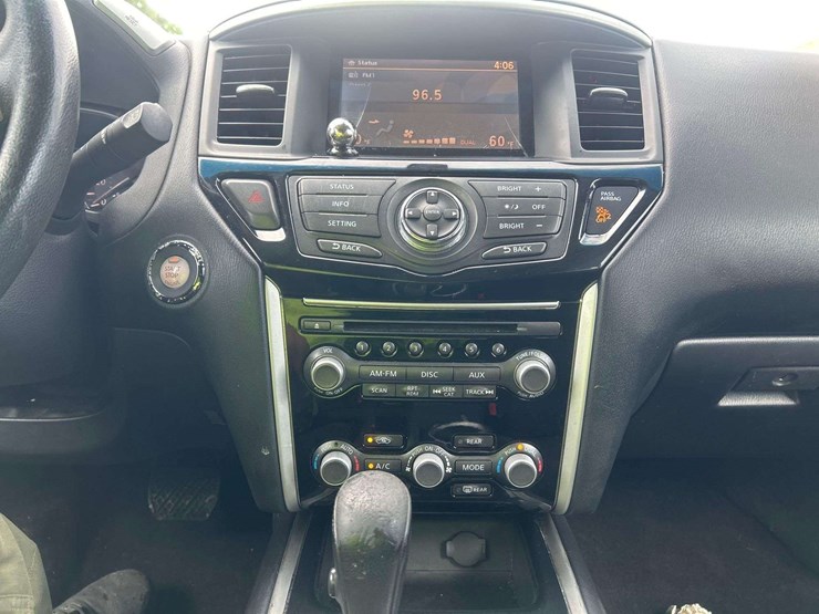 2013-nissan-pathfinder-image-11