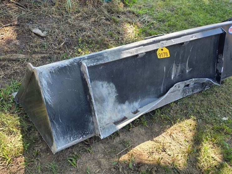swict-66"-skidloader-bucket-image-1