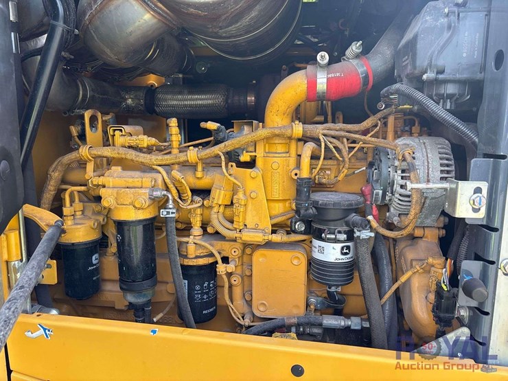2018-deere-524k-image-18