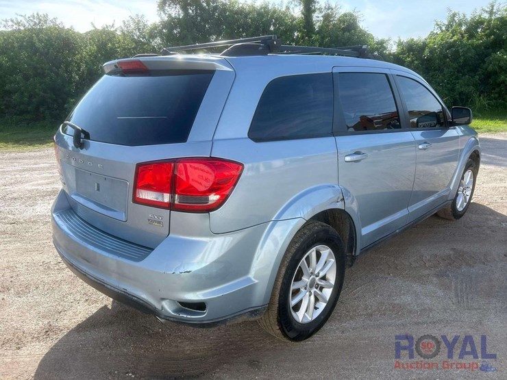 2013-dodge-journey-sxt-image-3