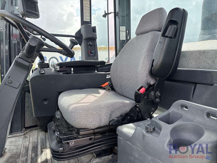2018-deere-524k-image-8