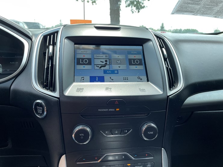 2016-ford-edge-sel-image-54