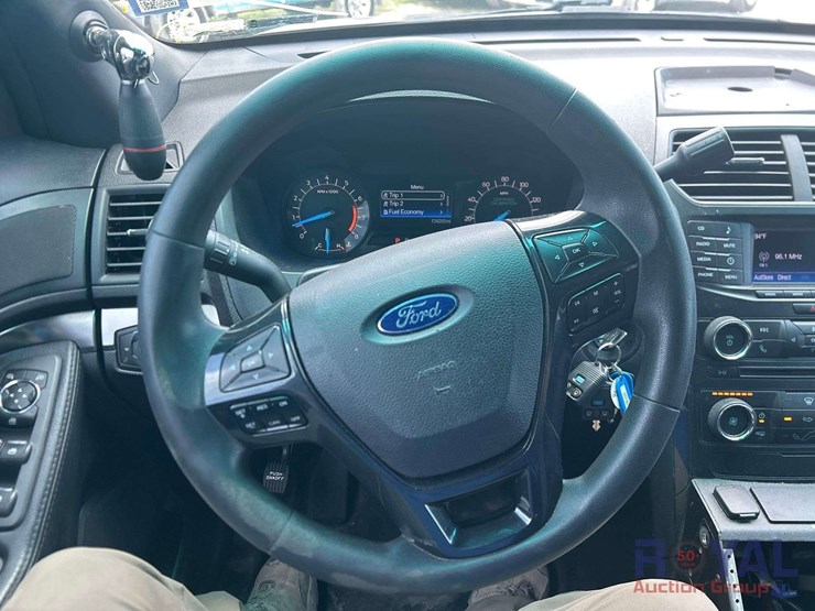 2016-ford-explorer-image-9
