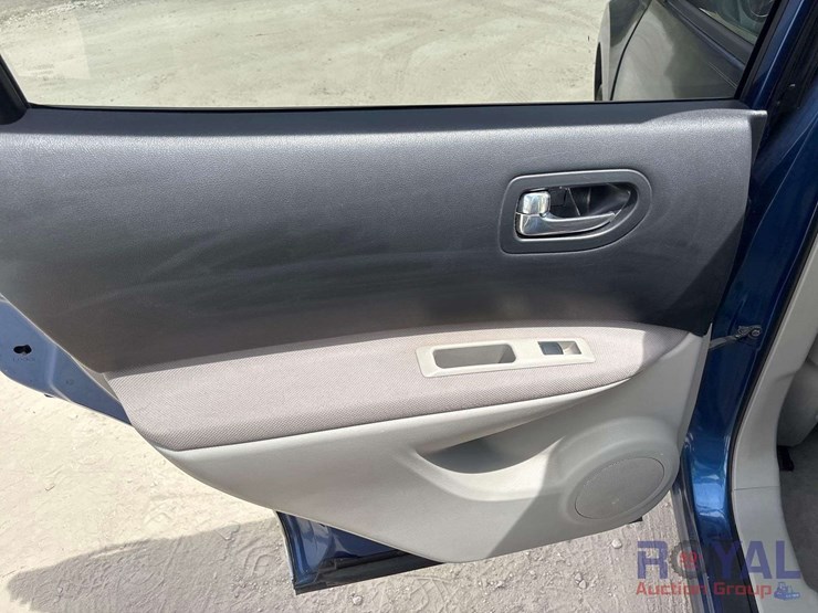 2010-nissan-rogue-image-18