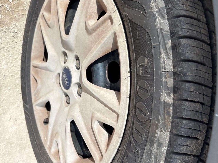 2015-ford-escape-image-25