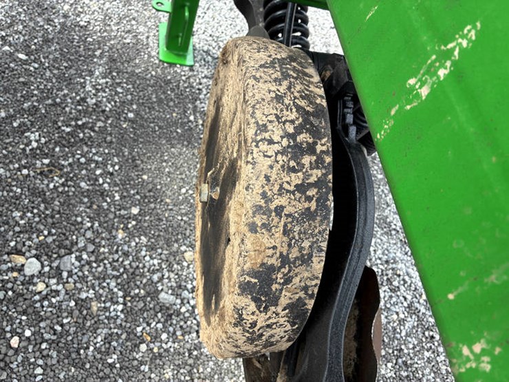 2023-john-deere-2510h-image-69