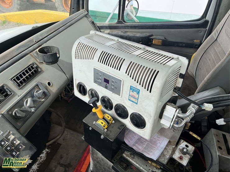 1999-freightliner-fl80-image-8