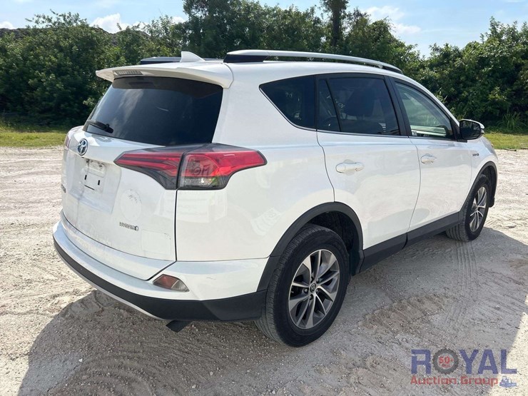 2018-toyota-rav4-image-3