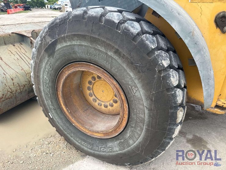 2013-deere-544k-image-21