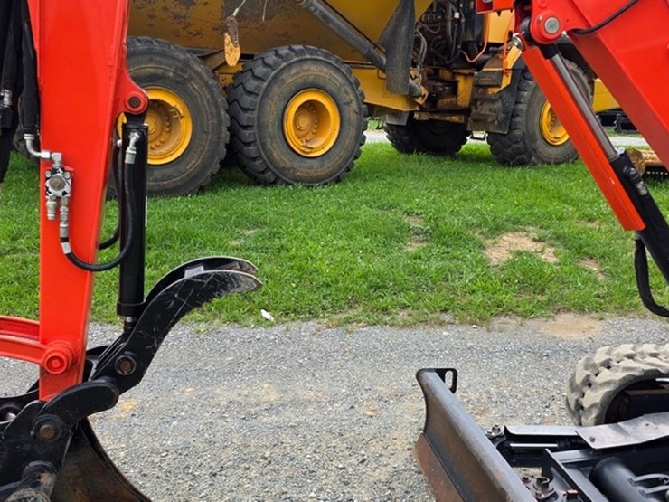 2021-kubota-kx033-4-image-9