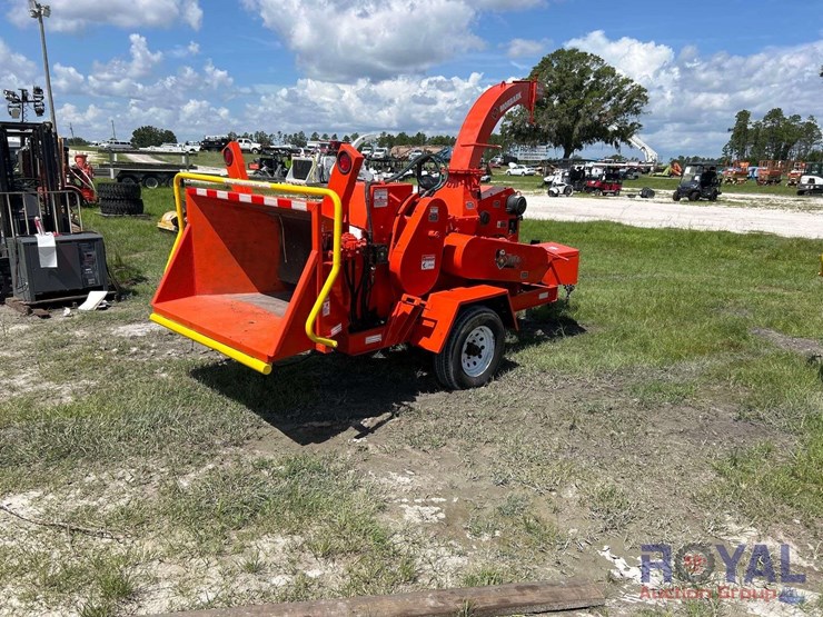 2018-e-z-beever-m12r-towable-brush-chipper-image-3