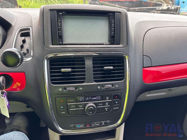 2012-dodge-grand-caravan-image-15