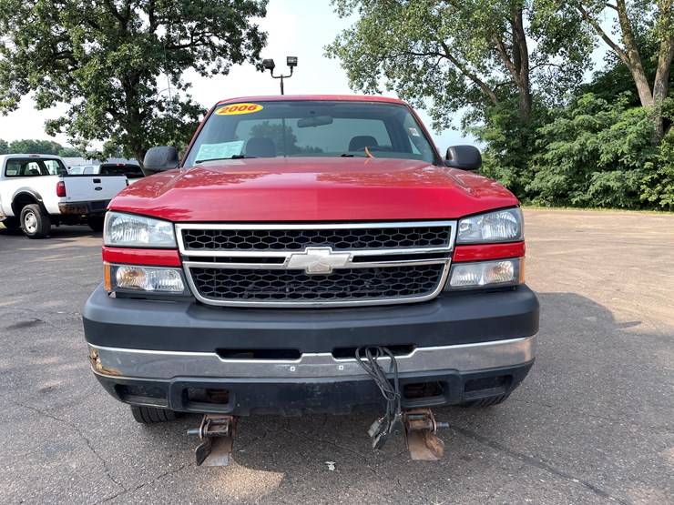 2006-chevrolet-silverado-2500-image-11