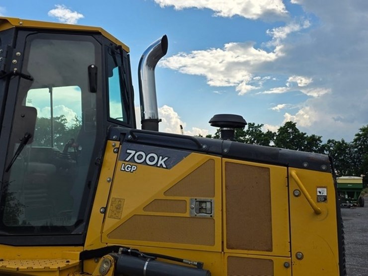 2014-deere-700k-lgp-image-41